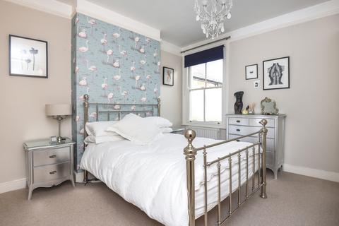3 bedroom maisonette to rent, Waldron Road London SW18