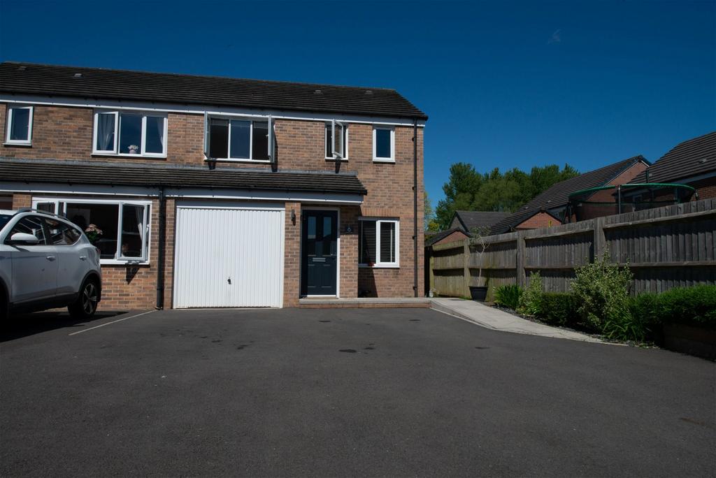 Sabre Close, Duffryn, Newport, NP10 8AX 3 bed semidetached house for