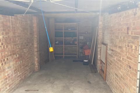 Garage to rent, Bathurst Walk, Iver SL0
