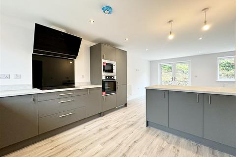 4 bedroom semi-detached house for sale, Station Road, Skelmanthorpe, Huddersfield, HD8 9BA