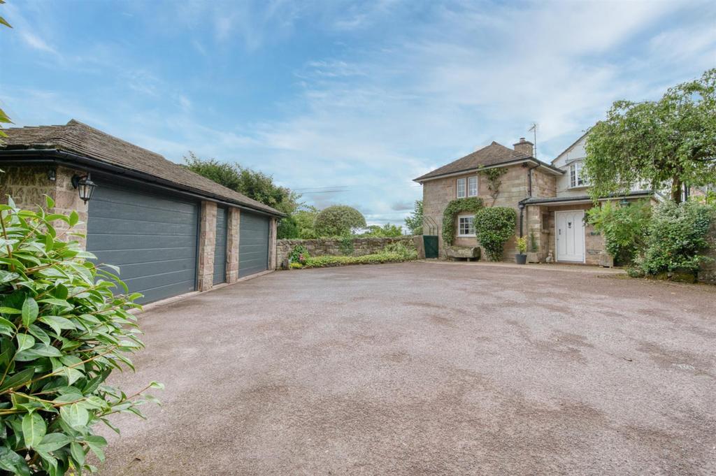 Driveway and front of the home.jpg