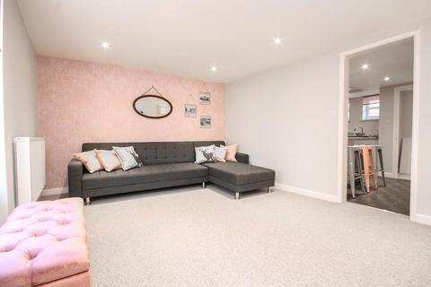 2 bedroom flat to rent, Montague Street, Worthing, BN11 3HA