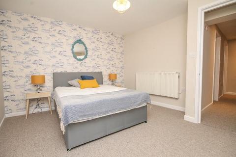 2 bedroom flat to rent, Montague Street, Worthing, BN11 3HA