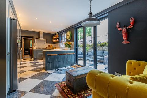 101 Claude Road, Cardiff, CF24 3QD