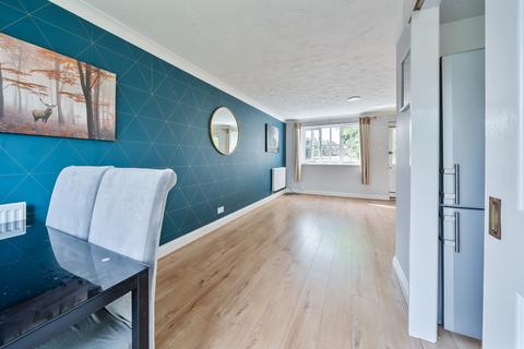 6 Angels Close, Winslow, Buckingham, MK18 3QW