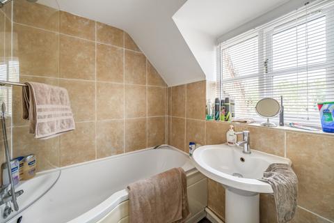 54 Cutsdean Close, Bishops Cleeve, Cheltenham, GL52 8UN