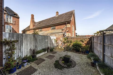 3 bedroom terraced house for sale, Barton Road, Tewkesbury, Gloucestershire