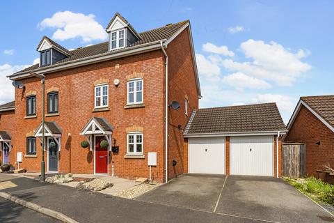 3 bedroom end of terrace house for sale, Davey Road, Tewkesbury, Gloucestershire