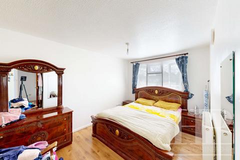 4 Tussock Close, Crawley, RH11 8BE