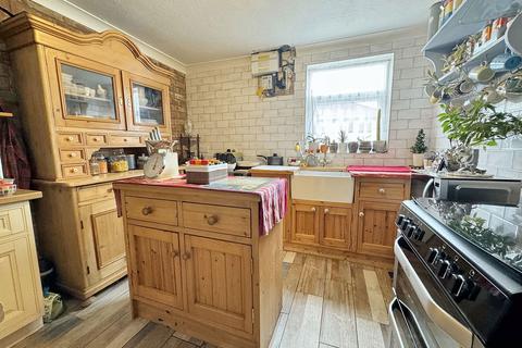 3 bedroom terraced house for sale, Gele Avenue, Abergele, LL22 7BB