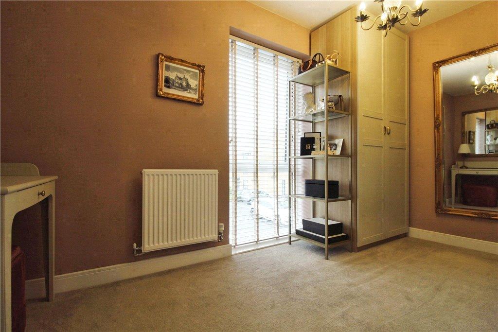 Dressing / 3rd Bed