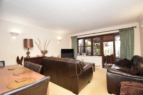 2 bedroom terraced house for sale, Kingsbridge Road, Walton-on-Thames, KT12