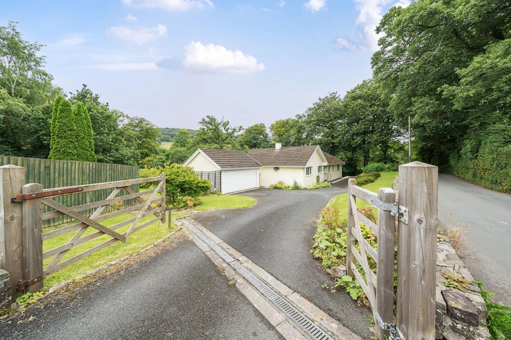 Dan Y Coed, Brecon, Powys, LD3 4 bed detached bungalow for sale £535,000