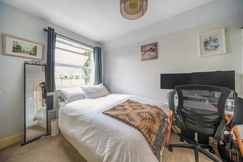 33 Hayes Grove, London, SE22 8DF