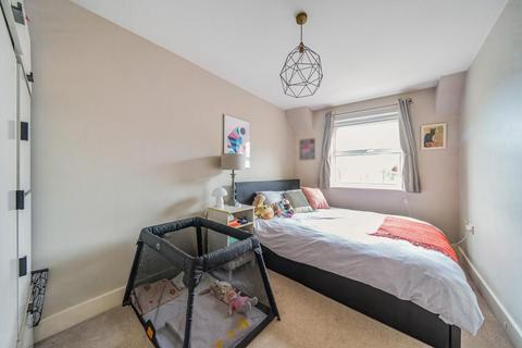 33 Hayes Grove, London, SE22 8DF