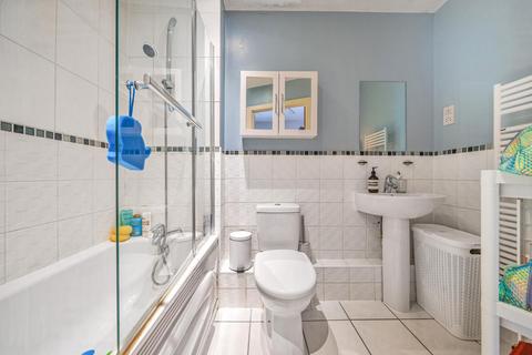 33 Hayes Grove, London, SE22 8DF