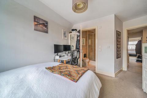 33 Hayes Grove, London, SE22 8DF