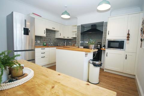 3 bedroom house to rent, Kirkstall Mount, Kirkstall, Leeds, LS5