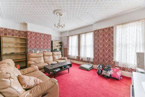 4 bedroom flat for sale, SW17, Tooting Broadway, London, SW17