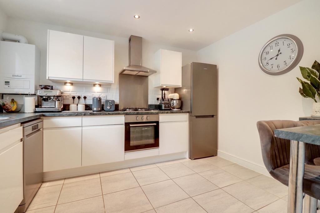 Flora Close, Exmouth, EX8 4FA 2 bed end of terrace house for sale £