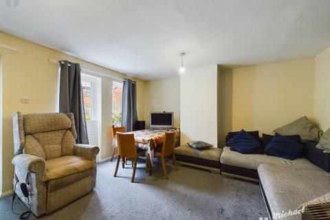 3 bedroom end of terrace house for sale, Plym Close, Aylesbury, Buckinghamshire