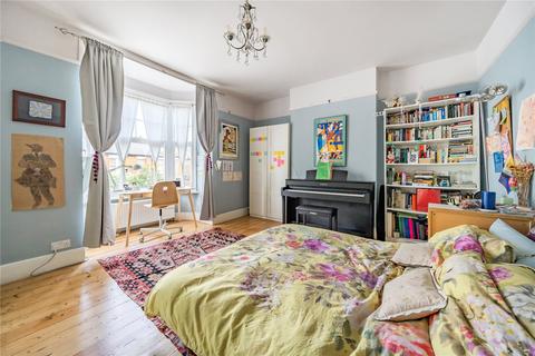 25 Collingwood Avenue, London, N10 3EH