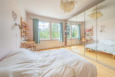25 Collingwood Avenue, London, N10 3EH