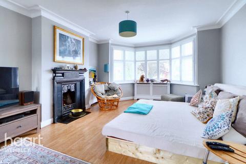 4 bedroom semi-detached house for sale, NW9