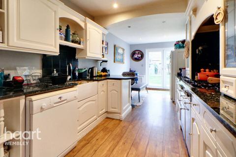 4 bedroom semi-detached house for sale, NW9