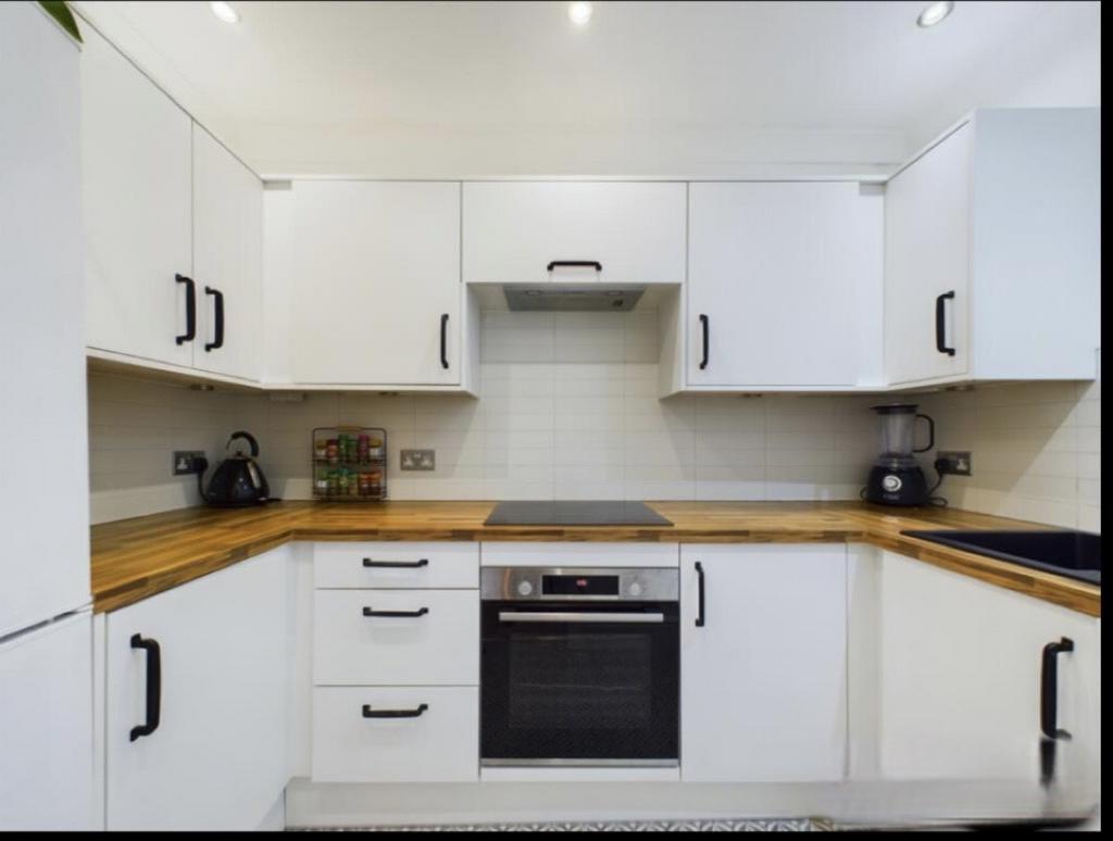 Apartment in Glasgow, The Drives, Dennistoun - View 3