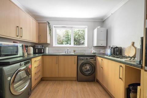 2 bedroom flat for sale, Chapel Fields, Godalming GU7