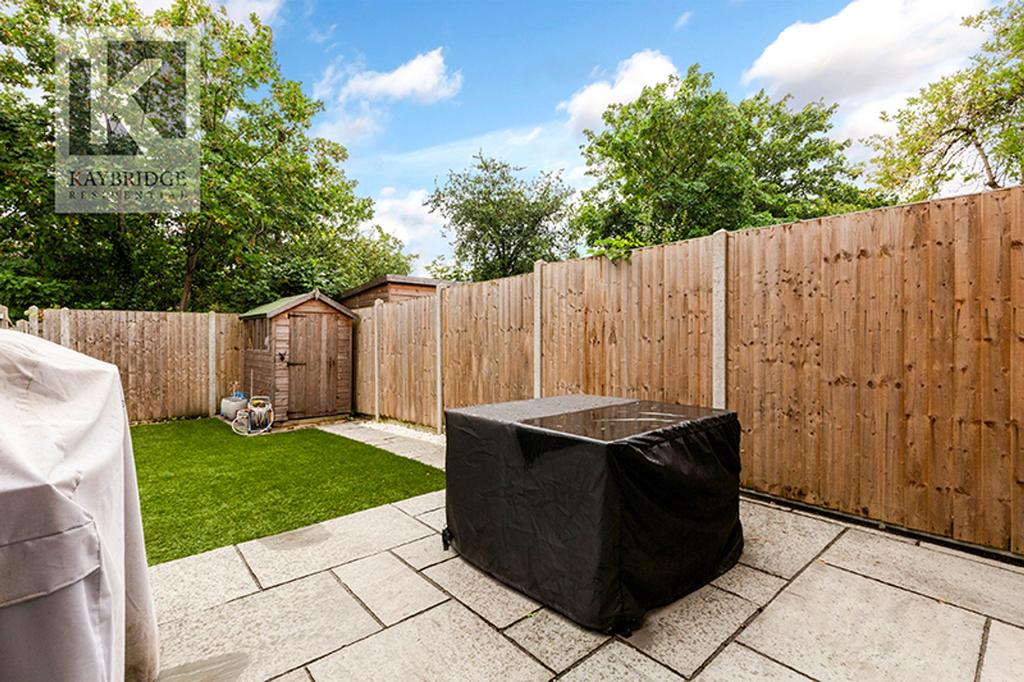 Chelsea Close, Worcester Park - KT4 7 SF