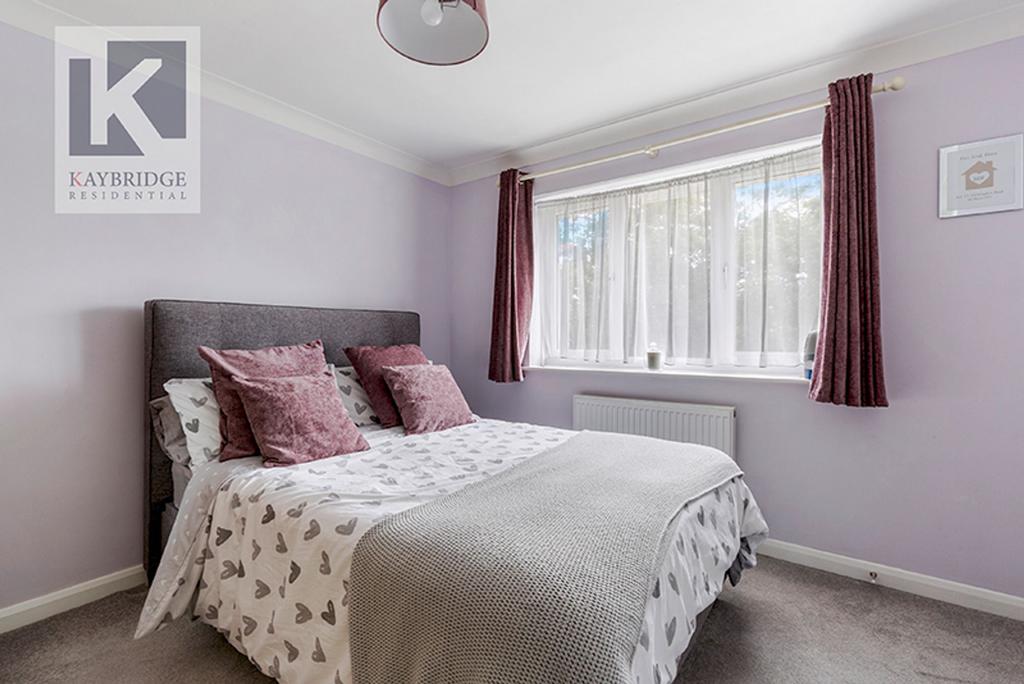 Chelsea Close, Worcester Park - KT4 7 SF