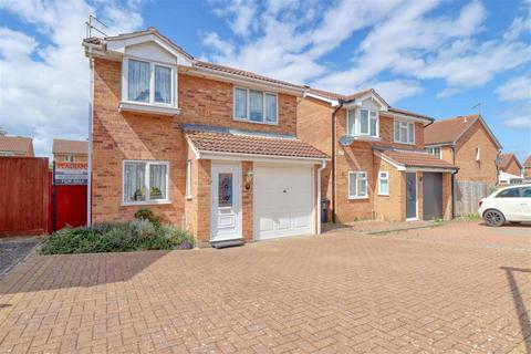 3 bedroom detached house for sale, East Clacton CO15