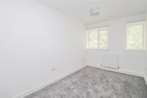 2 bedroom flat to rent, Fern Court, Forest Road, PO7