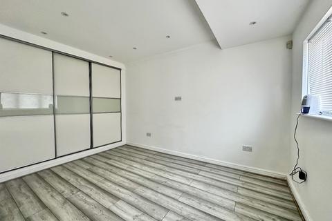 1 bedroom apartment to rent, Butts Green Road, Hornchurch