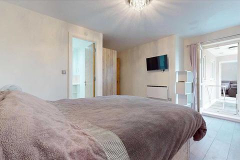 2 bedroom apartment to rent, London HA9