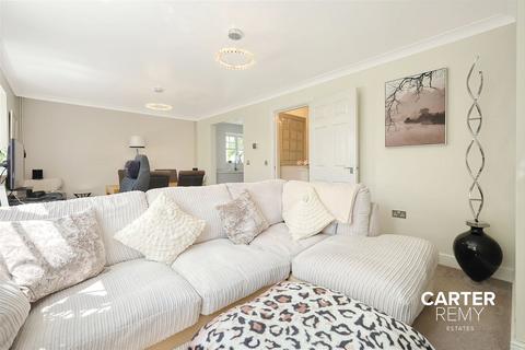 169 Caspian Way, Purfleet-on-thames, RM19 1LA
