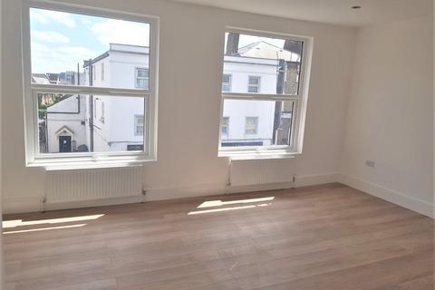 4 bedroom flat to rent, 4 bed, The Broadway, London