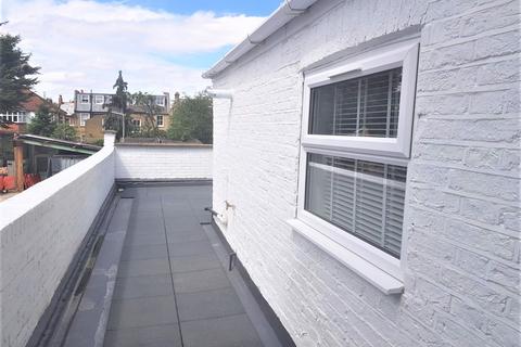 4 bedroom flat to rent, 4 bed, The Broadway, London