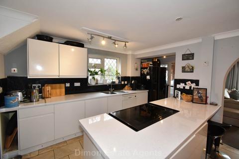 4 bedroom semi-detached house for sale, Spithead Avenue, Alverstoke