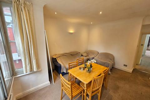 2 bedroom apartment to rent, Cavendish Road, London SW12