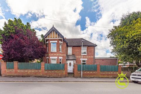 3 bedroom end of terrace house for sale, Britannia Road, Poole BH14