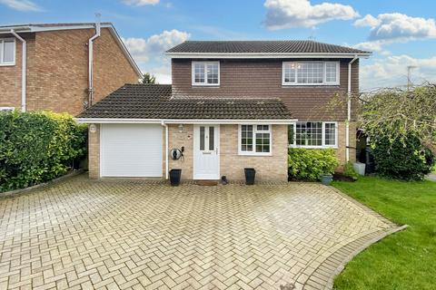 4 bedroom detached house for sale, Lordsfield Gardens, Overton, Basingstoke, RG25 3EW