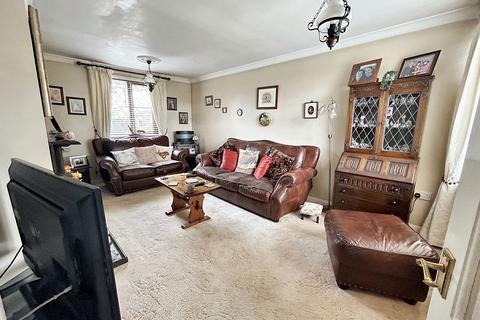 3 bedroom terraced house for sale, Garesfield Gardens, Burnopfield, Newcastle upon Tyne, Durham, NE16 6LQ