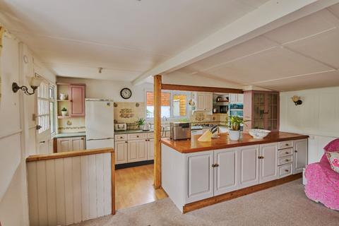 4 bedroom detached house for sale, Dixter Road, Northiam, Rye, East Sussex, TN31