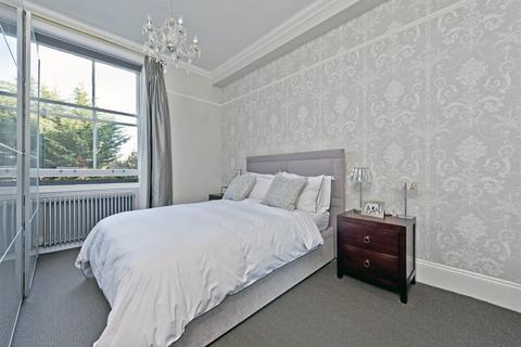 2 bedroom flat for sale, St. Andrews Square, Surbiton KT6