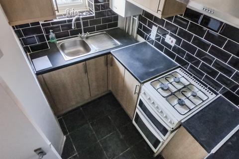 3 bedroom terraced house to rent, Aston House, Wandsworth Road, London, SW8