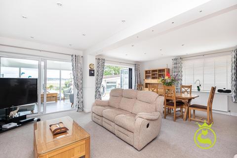 4 bedroom chalet for sale, Woodlands Avenue, Poole BH15