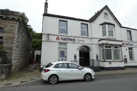 3 bedroom apartment to rent, Glanhwfa Road, Llangefni, Isle Of Anglesey, LL77